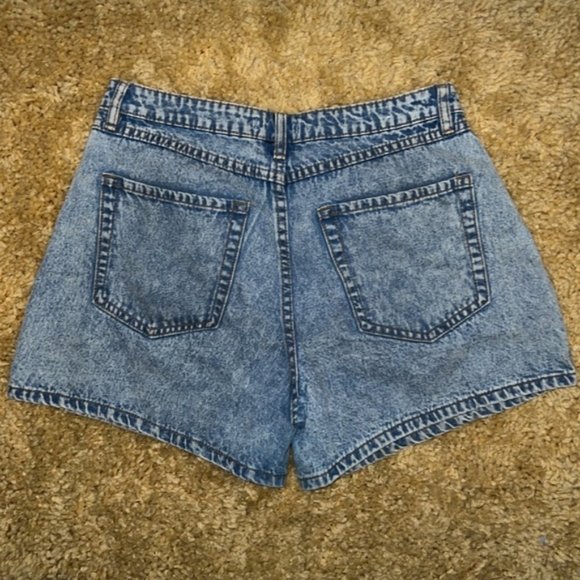 Light Ash Wash Denim Forever 21 Button Up Shorts - Picture 7 of 7